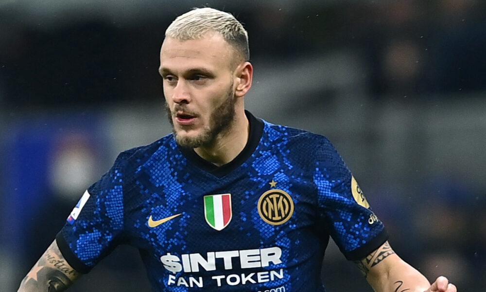 El defensa del Inter Dimarco intenta olvidar la derrota en casa ante el Sassuolo