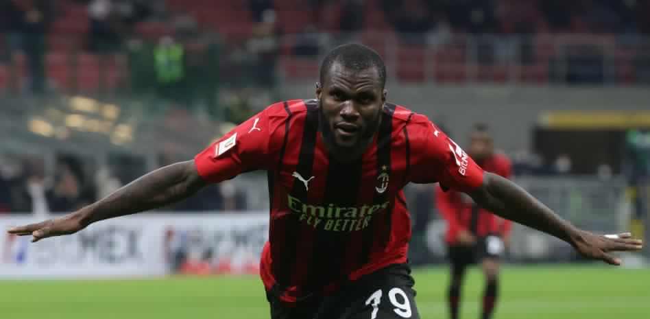 El Barcelona sigue de cerca al centrocampista del Milán Franck Kessie