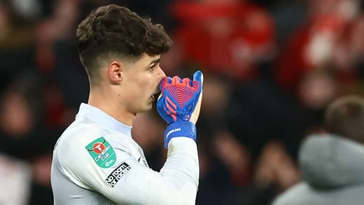 Kepa Arrizabalaga criticado por su actuación en la derrota del Chelsea en la final de la Copa de la Liga ante el Liverpool