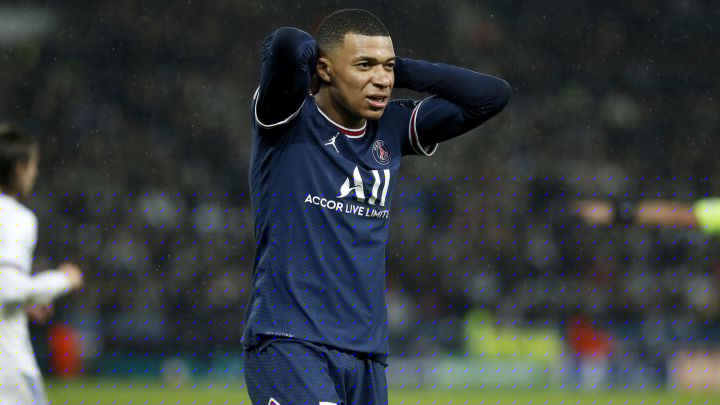 Kylian Mbappe sigue manteniéndose firme en medio de la presión del Paris Saint-Germain para renovar su contrato