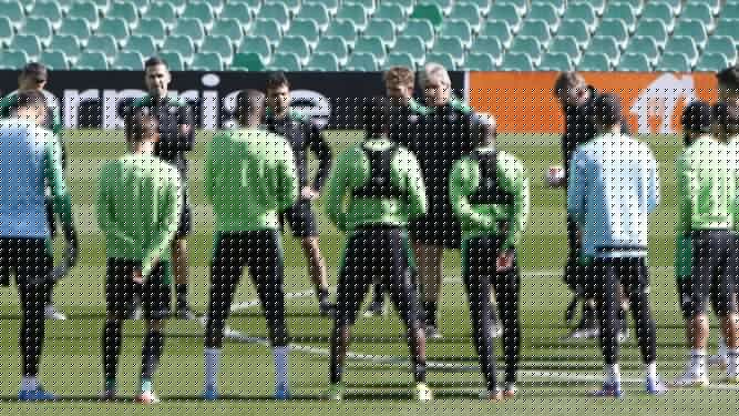 Manuel Pellegrini insiste en que el Real Betis está presionando mucho en las tres competiciones en las que participa