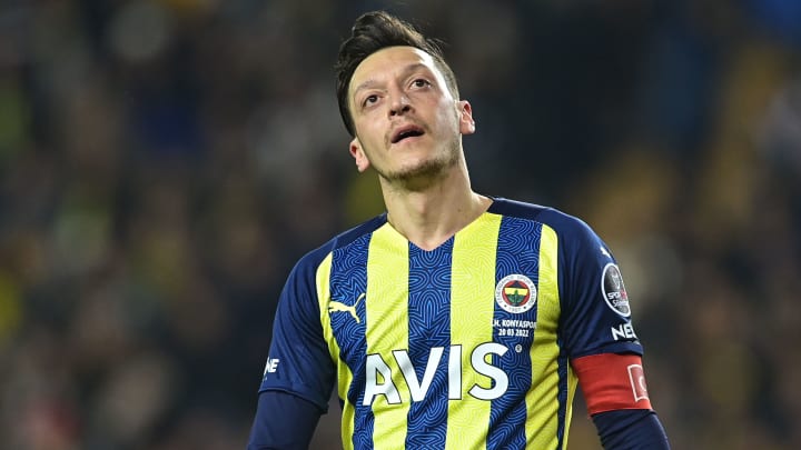 Mesut Ozil desterrado por Fenerbahce después de un enfrentamiento con el entrenador
