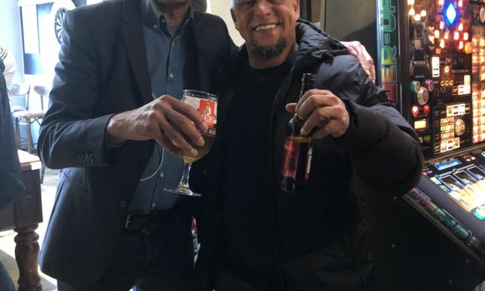 La leyenda del Real Madrid y Brasil anota en un partido de pub en Shropshire