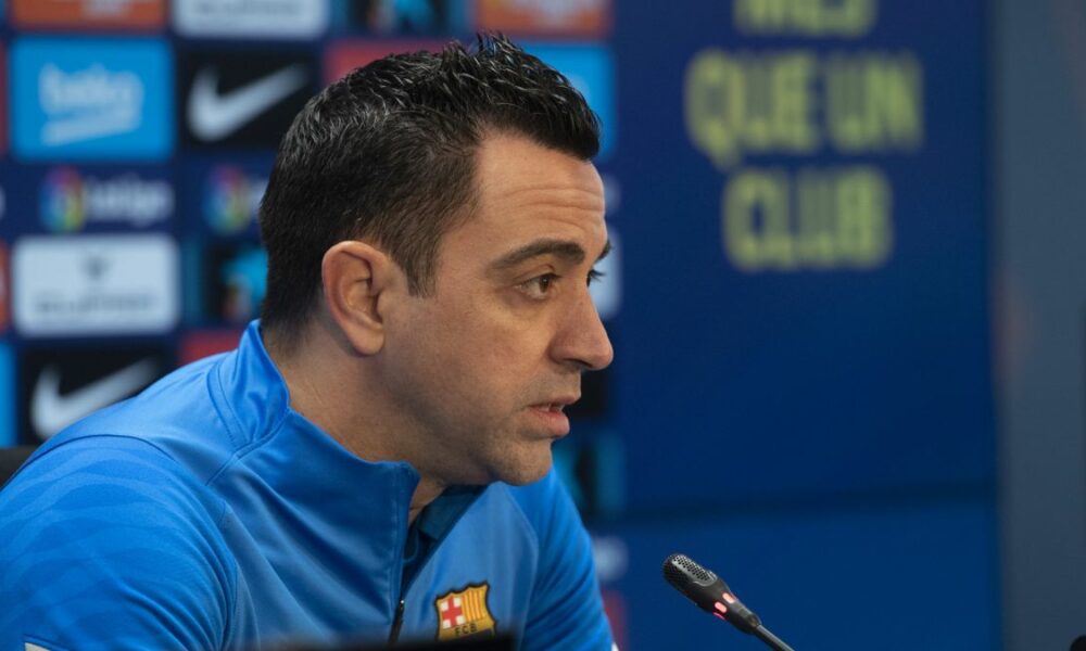 Xavi no se compromete con la renovación de Alves