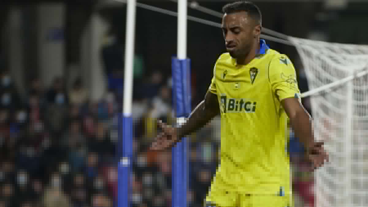 El gaditano Carlo Akapo sufrió insultos racistas durante el empate sin goles ante el Granada