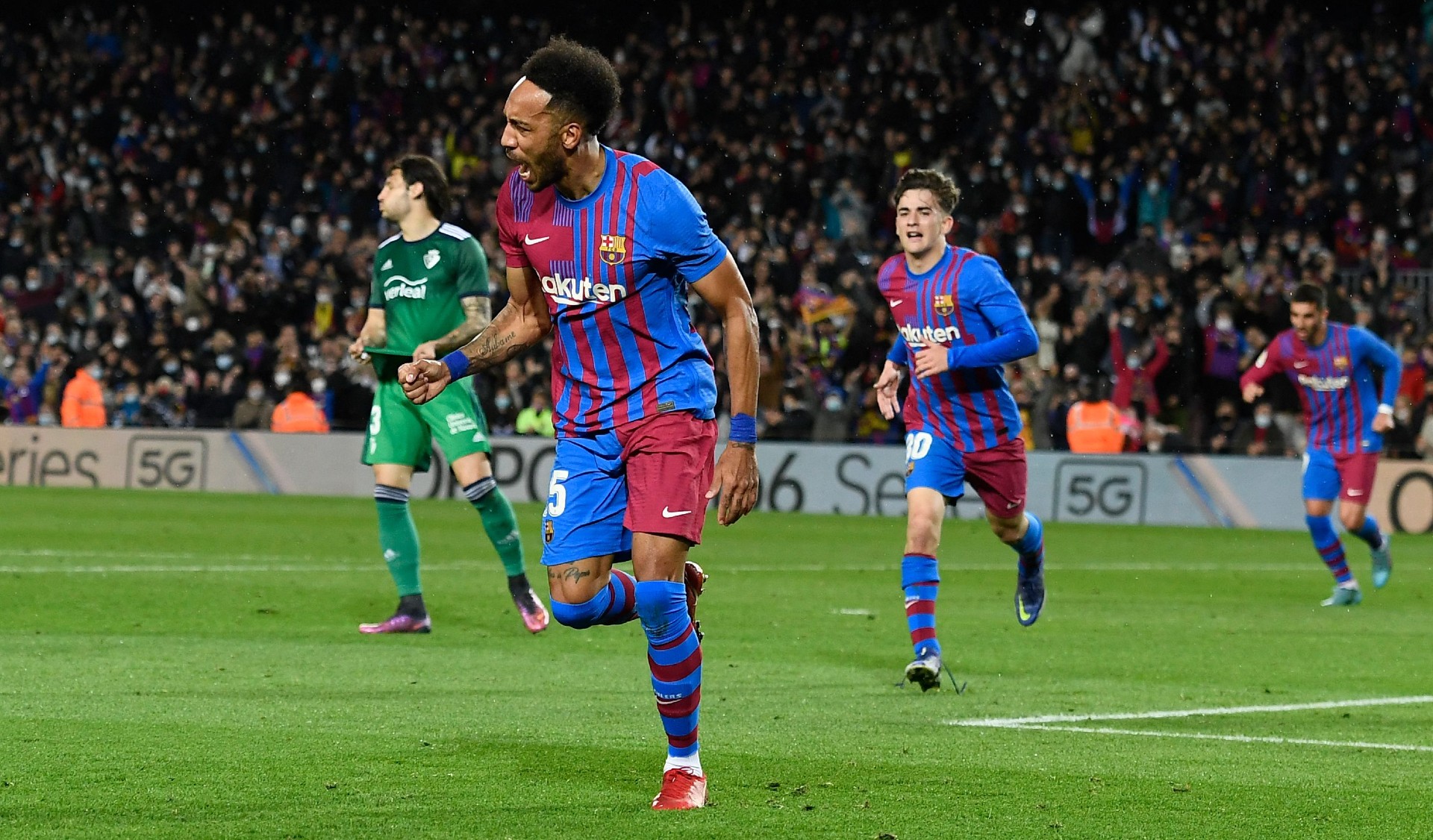 Barcelona navega hacia la rutina 4-0 Osasuna gana