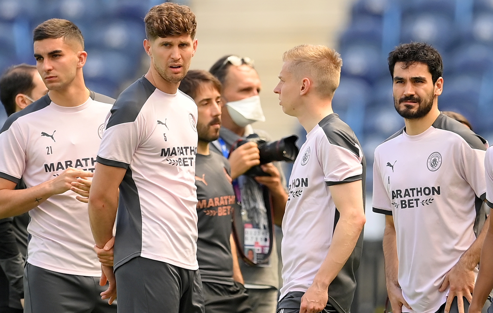 Torres ‘tratando de convencer’ al Barcelona para completar el traspaso de Zinchenko