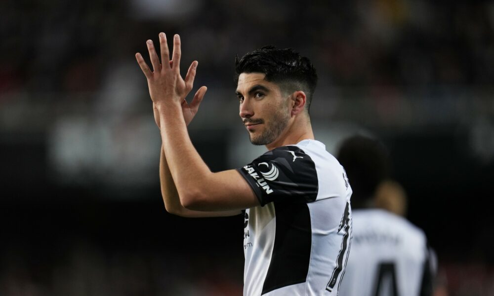 Valencia cierra puestos europeos con victoria clave en Granada