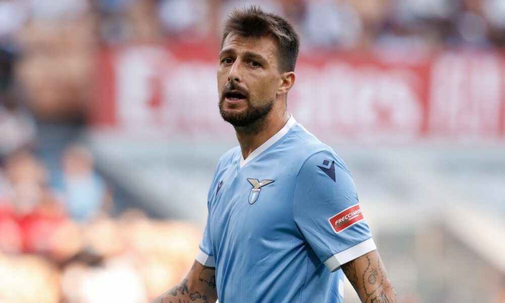 el defensa espera ofertas de la Juve y el Milan