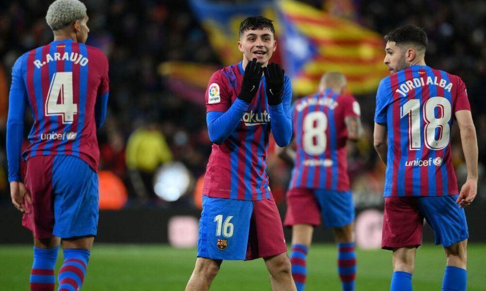 Pedri quiere a Íñigo Martínez en el Barcelona