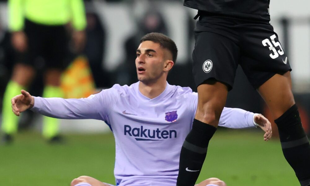 Torres destaca problema en el terreno de juego tras el empate del Barcelona con el Fráncfort