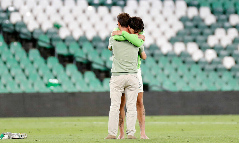Las lágrimas de Bellerín tras el último partido en casa del Real Betis y un futuro incierto