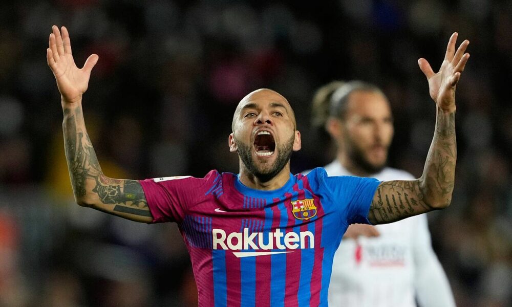 Dani Alves, listo para confirmar la extensión del Barcelona la próxima semana