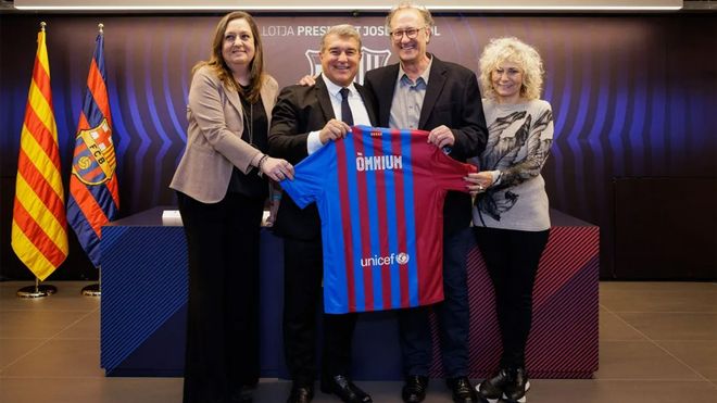 Barcelona renueva acuerdo con la entidad catalana Omnium Cultural