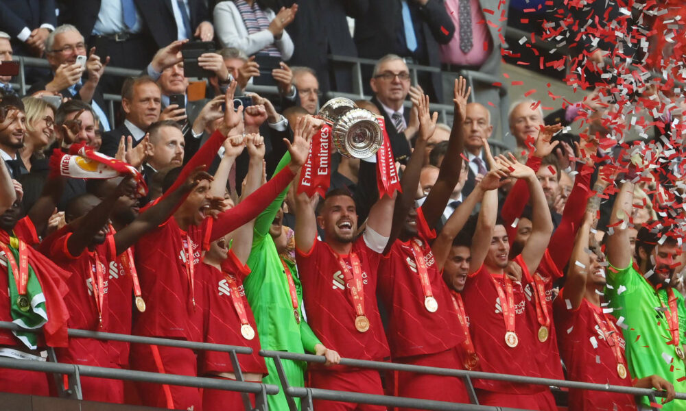 Liverpool supera la barrera del dolor para ganar la Copa FA y mantener vivo el sueño cuádruple