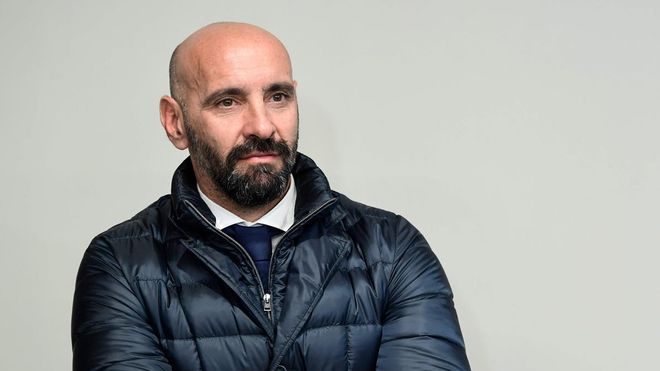 El maestro escapista Monchi tiene trabajo cortado con doble salida