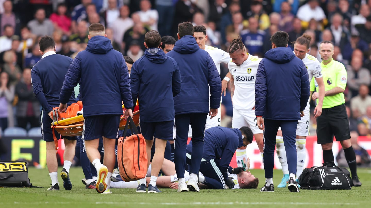 Stuart Dallas de Leeds sufre fractura de fémur en derrota de Man City