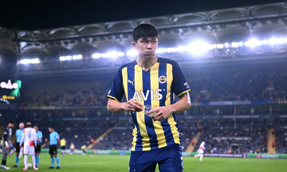 Kim Min-Jae vuela a Inglaterra mientras el Tottenham responde a la oferta del Everton por la estrella de Corea del Sur