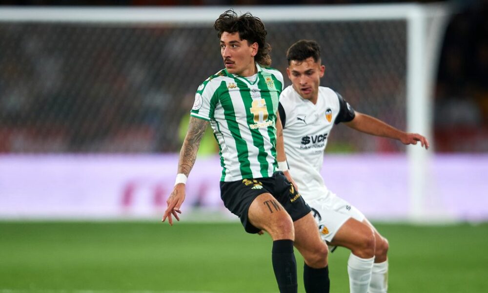 La postura del Arsenal sobre la transferencia de Héctor Bellerin muestra que Edu ha aprendido de los errores del pasado