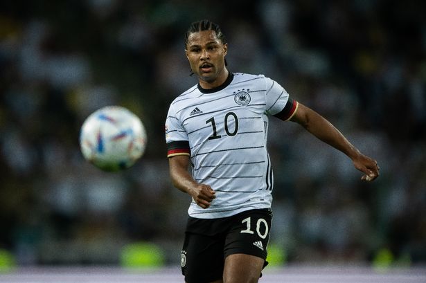 Serge Gnabry y otras dos alternativas que el Arsenal debería apuntar si la transferencia de Raphinha fracasa