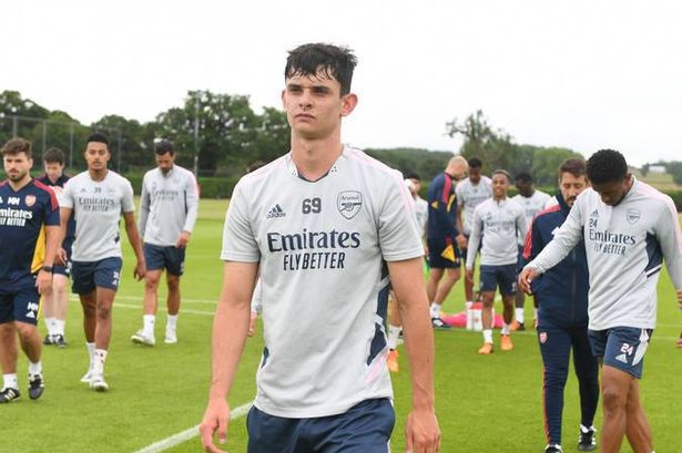Tierney ausente, nuevo número de equipo de Patino cuando los niños maravilla del Arsenal convocaron para el entrenamiento de pretemporada