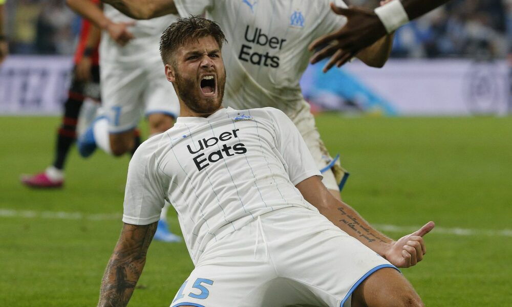 El Sevilla elabora una terna de preseleccionados para sustituir a Diego Carlos y Jules Kounde este verano