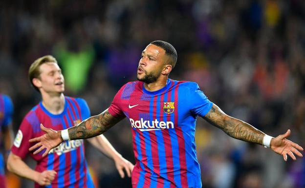El Arsenal presiona para fichar a Memphis Depay a pesar de que quiere quedarse en el Barcelona