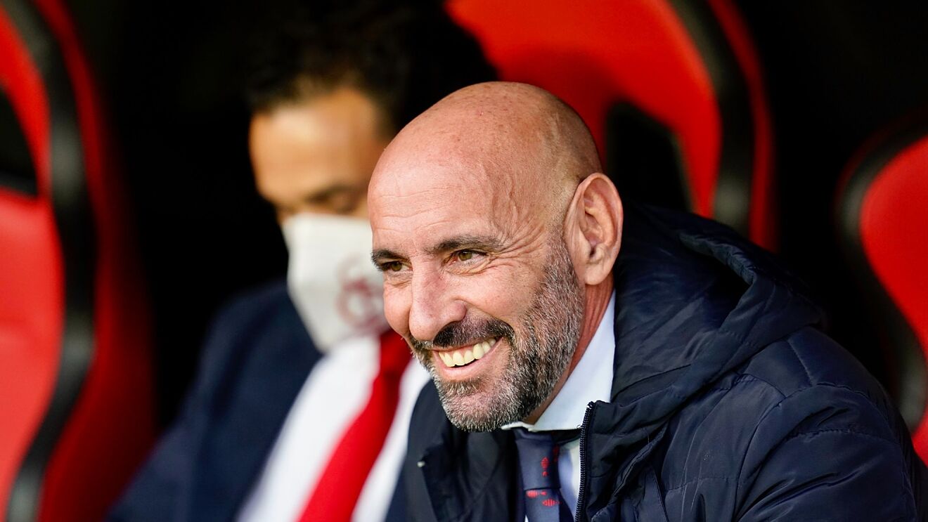 Sevilla y Monchi se preparan para un ajetreado verano en el Sánchez-Pizjuán