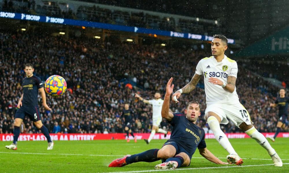 Barcelona batalla con Arsenal y Chelsea para fichar a Raphinha del Leeds United