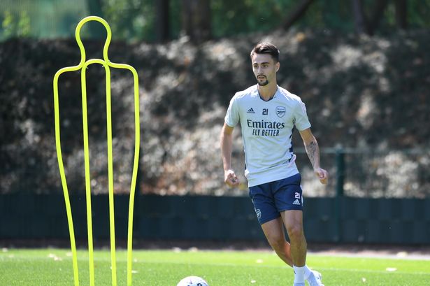 Fabio Vieira y Tomiyasu involucrados cuando Torreira regresa en la sesión de entrenamiento del Arsenal para Sevilla