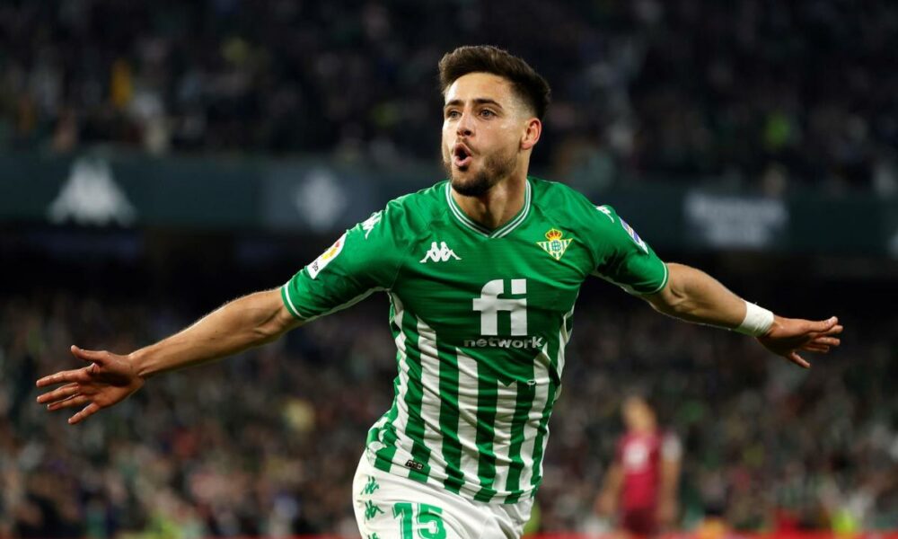 El Nottingham Forest sigue a la estrella del Real Betis Alex Moreno