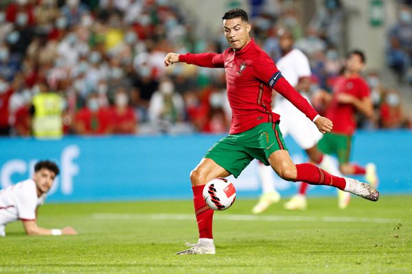 Cristiano Ronaldo dispuesto a aceptar un recorte salarial del 30% para dejar el Manchester United este verano