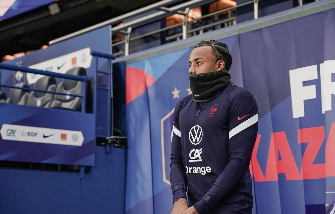 Jules Kounde frustrado con el Barcelona por no poder jugar