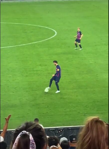 Vídeo: Gerard Piqué abucheado por aficionados del Real Madrid y Barcelona en Las Vegas