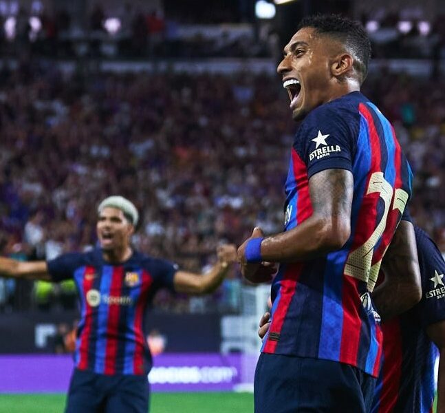 El cohete Raphinha ayuda al Barcelona a estrechar la victoria sobre el Real Madrid