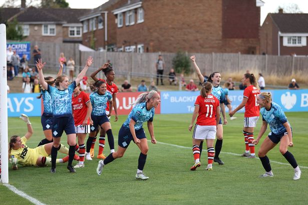 El derby de London City Lionesses se ve empañado por la lesión de Fleming