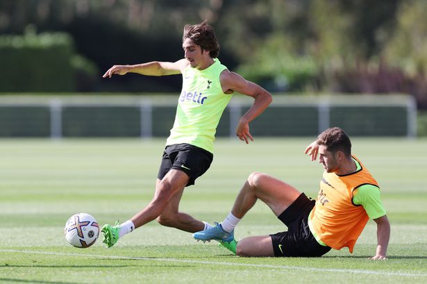 El dúo de Tottenham dejó caer pistas sobre la alineación para Nottingham Forest cuando se entregó la actualización de la transferencia de Bryan Gil