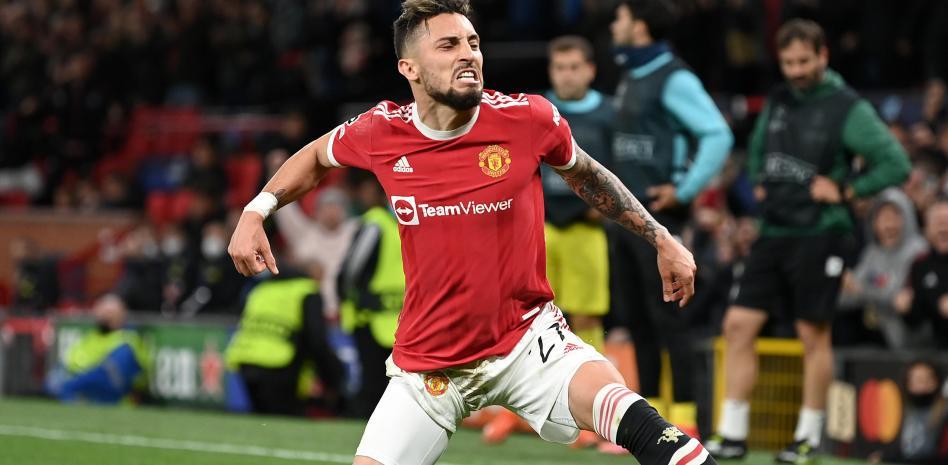 El Sevilla vinculado con el lateral del Manchester United Alex Telles