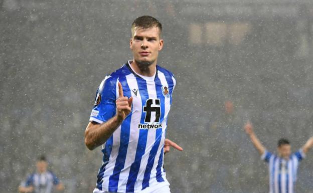 Alexander Sorloth completa el regreso a la Real Sociedad