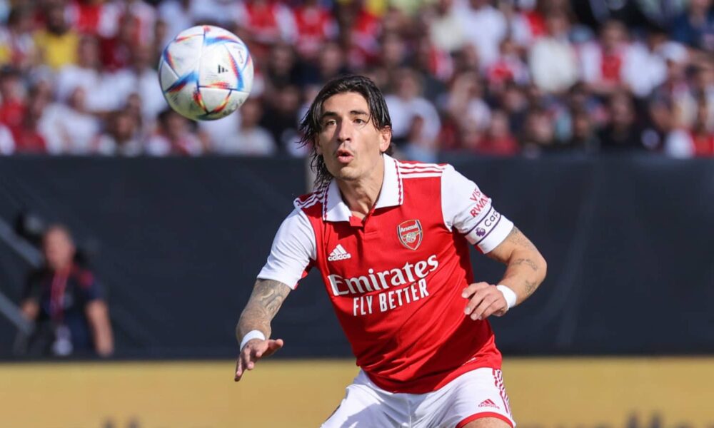 El futuro de Héctor Bellerín en el aire en medio de vínculos persistentes con Barcelona y Real Betis