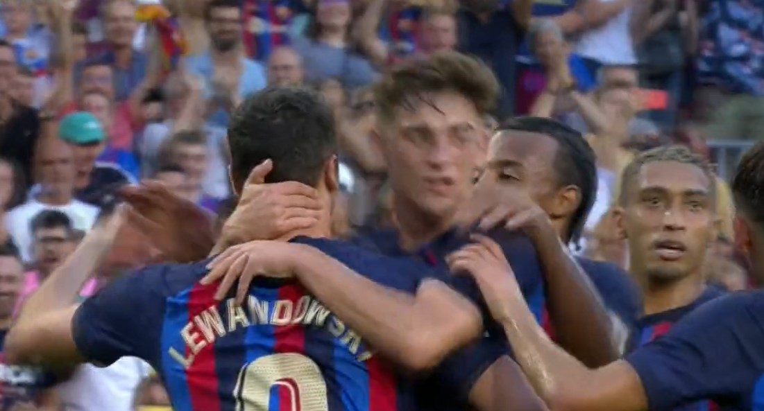 Ver: Robert Lewandowski y Pedri ponen al Barcelona 2-0 arriba del Real Valladolid