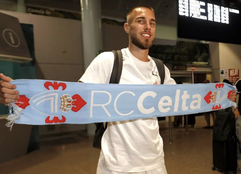 Óscar Mingueza llega a Vigo para completar su fichaje desde Barcelona