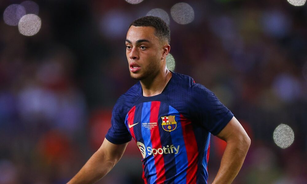 El Barcelona tiene opciones para acabar con la saga de Sergino Dest este verano