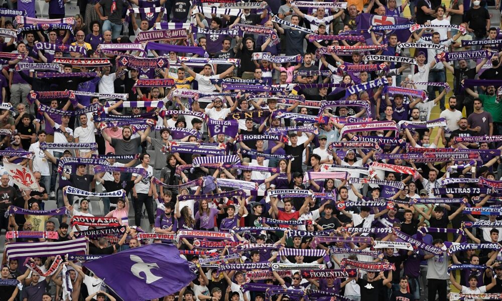 Fiorentina, multa de 15 mil euros por cánticos racistas contra el Nápoles