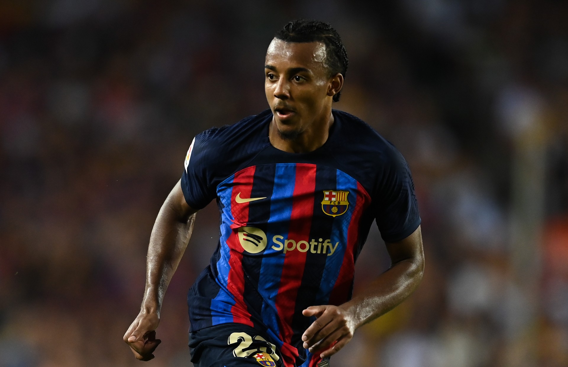 Jules Kounde apuesta por el título en Barcelona