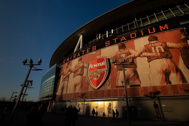 El Emirates Stadium del Arsenal fue rechazado cuando Tottenham y West Ham compitieron por la candidatura de la Eurocopa 2028