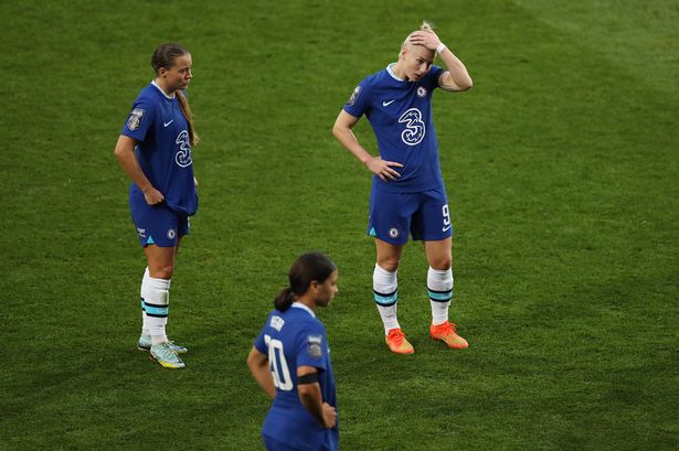 Emma Hayes dice que Chelsea ‘no pudo golpear la puerta de un granero’ en la impactante derrota del día inaugural de la WSL ante Liverpool