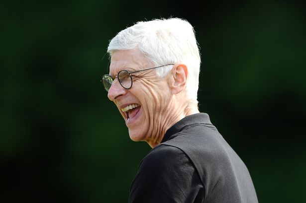 Arsene Wenger hace excavar al Tottenham en medio de la predicción del título del Arsenal