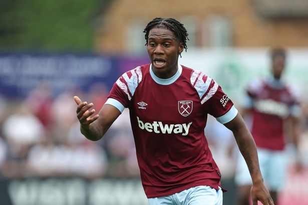 Lo que hizo el trío de West Ham mientras estaba cedido este fin de semana, cuando el ex Hammer falla el penalti