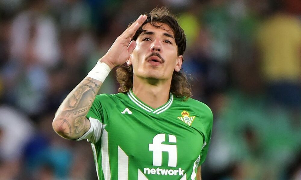 Héctor Bellerín podría reemplazar a Alex Moreno en el Real Betis